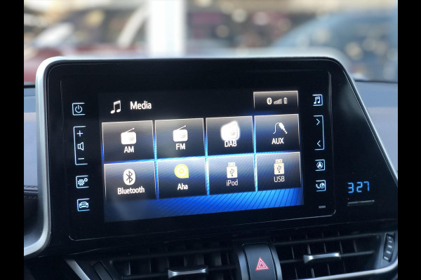 Toyota C-HR 1.8 Hybrid Executive | Navigatie, Half Leer, Parkeersensoren, Stoelverwarming, Keyless, 18 inch, Perfecte staat! Toyota C-HR 1.8 Hybrid Executive | Navigatie, Half Leer, Parkeersensoren, Stoelverwarming, Keyless, 18 inch, Perfecte staat!