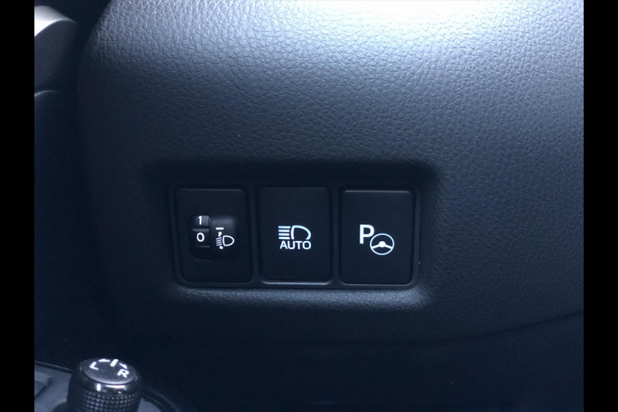 Toyota C-HR 1.8 Hybrid Executive | Navigatie, Half Leer, Parkeersensoren, Stoelverwarming, Keyless, 18 inch, Perfecte staat! Toyota C-HR 1.8 Hybrid Executive | Navigatie, Half Leer, Parkeersensoren, Stoelverwarming, Keyless, 18 inch, Perfecte staat!