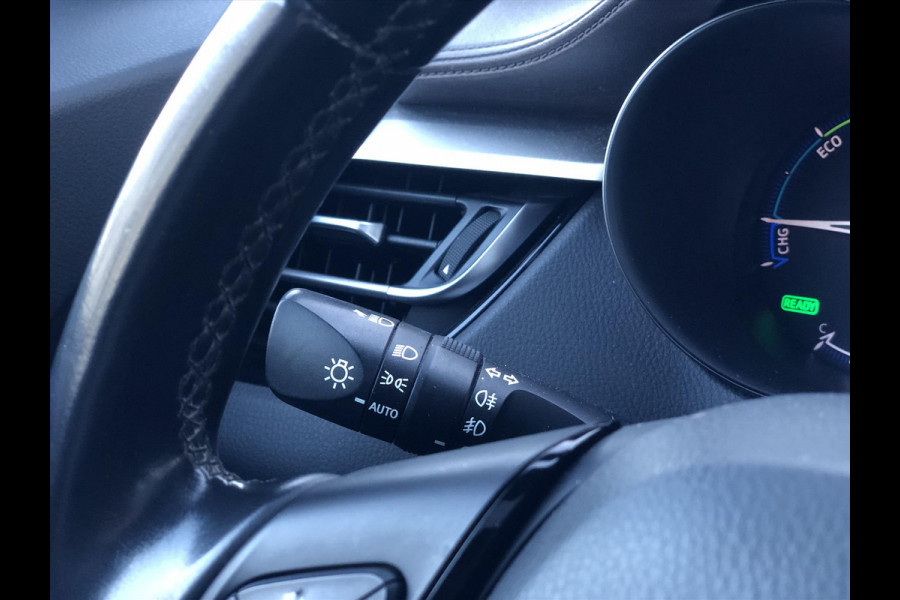 Toyota C-HR 1.8 Hybrid Executive | Navigatie, Half Leer, Parkeersensoren, Stoelverwarming, Keyless, 18 inch, Perfecte staat! Toyota C-HR 1.8 Hybrid Executive | Navigatie, Half Leer, Parkeersensoren, Stoelverwarming, Keyless, 18 inch, Perfecte staat!
