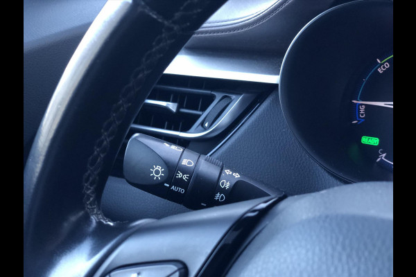 Toyota C-HR 1.8 Hybrid Executive | Navigatie, Half Leer, Parkeersensoren, Stoelverwarming, Keyless, 18 inch, Perfecte staat! Toyota C-HR 1.8 Hybrid Executive | Navigatie, Half Leer, Parkeersensoren, Stoelverwarming, Keyless, 18 inch, Perfecte staat!