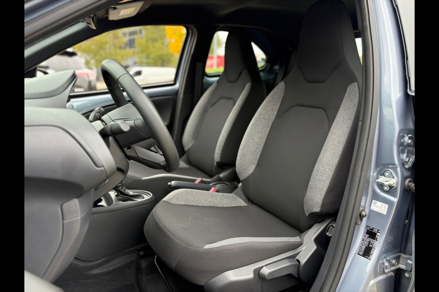 Toyota Aygo X 1.0 VVT-i S-CVT Play Automaat (BOVAG/RIJKLAARPRIJS) Toyota Aygo X 1.0 VVT-i S-CVT Play Automaat (BOVAG/RIJKLAARPRIJS)