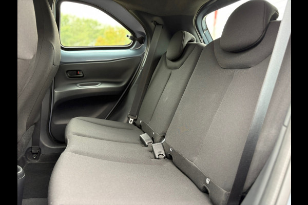 Toyota Aygo X 1.0 VVT-i S-CVT Play Automaat (BOVAG/RIJKLAARPRIJS) Toyota Aygo X 1.0 VVT-i S-CVT Play Automaat (BOVAG/RIJKLAARPRIJS)