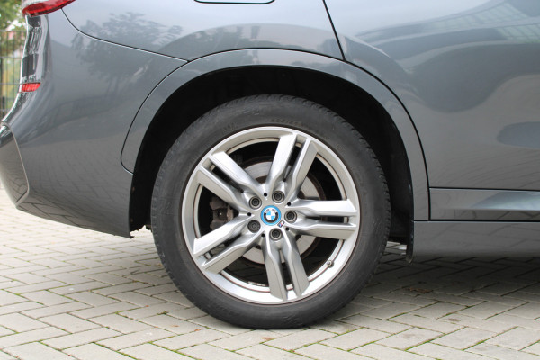 BMW X1 xDrive25e High Executive M-SPORT | BTW | PANO | ACC | CAMERA | KEYLESS | HUD | STOELVERWARMING |