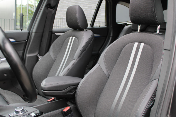 BMW X1 xDrive25e High Executive M-SPORT | BTW | PANO | ACC | CAMERA | KEYLESS | HUD | STOELVERWARMING |