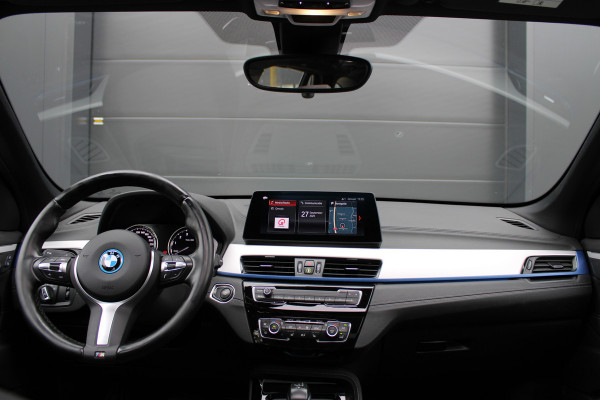 BMW X1 xDrive25e High Executive M-SPORT | BTW | PANO | ACC | CAMERA | KEYLESS | HUD | STOELVERWARMING |