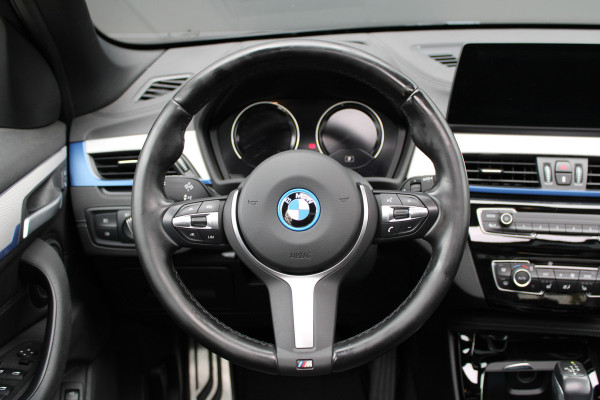 BMW X1 xDrive25e High Executive M-SPORT | BTW | PANO | ACC | CAMERA | KEYLESS | HUD | STOELVERWARMING |
