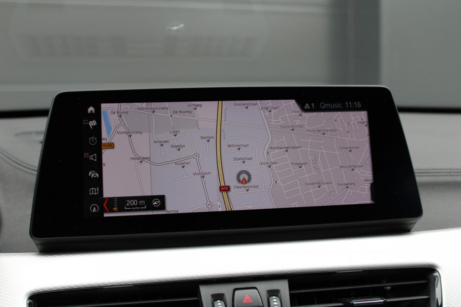 BMW X1 xDrive25e High Executive M-SPORT | BTW | PANO | ACC | CAMERA | KEYLESS | HUD | STOELVERWARMING |