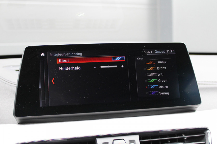 BMW X1 xDrive25e High Executive M-SPORT | BTW | PANO | ACC | CAMERA | KEYLESS | HUD | STOELVERWARMING |