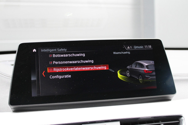 BMW X1 xDrive25e High Executive M-SPORT | BTW | PANO | ACC | CAMERA | KEYLESS | HUD | STOELVERWARMING |