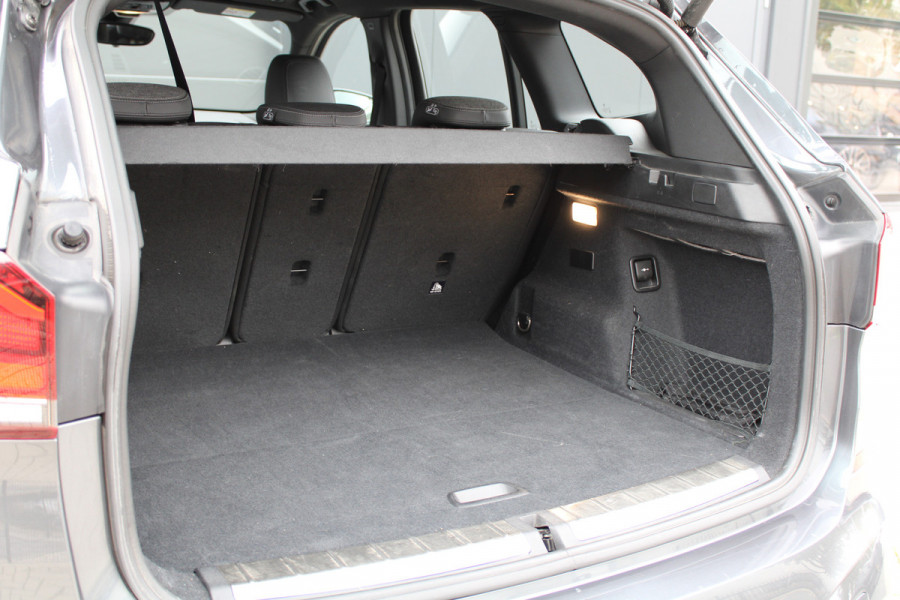 BMW X1 xDrive25e High Executive M-SPORT | BTW | PANO | ACC | CAMERA | KEYLESS | HUD | STOELVERWARMING |
