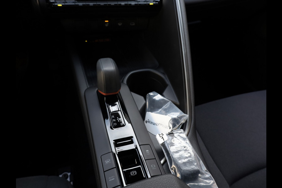 Toyota C-HR 2.0 PHEV 220 Dynamic | NIEUW! | Bi-Tone | Premium Navi Toyota C-HR 2.0 PHEV 220 Dynamic | NIEUW! | Bi-Tone | Premium Navi