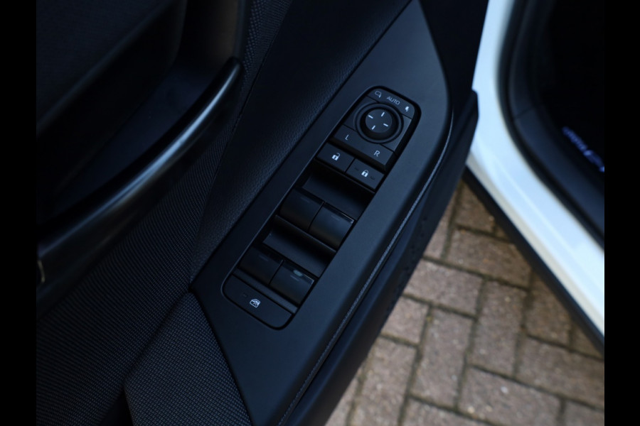 Toyota C-HR 2.0 PHEV 220 Dynamic | NIEUW! | Bi-Tone | Premium Navi Toyota C-HR 2.0 PHEV 220 Dynamic | NIEUW! | Bi-Tone | Premium Navi