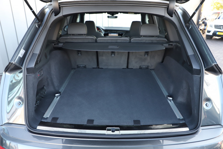 Audi Q7 60 TFSI e quattro Competition | 490PK | Luchtvering | Pano | Sfeerverlichting | RS-Stoelen | B&O | Matrix-led | Memory | Stuurwi