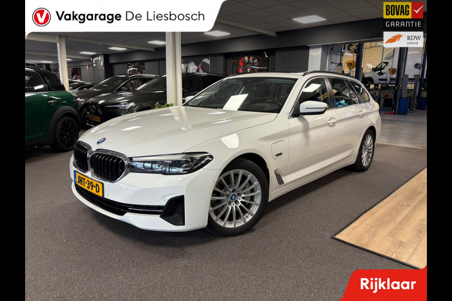 BMW 5 Serie Touring 520e Business Edition Plus / leder /camera / panorama-dak / head-up