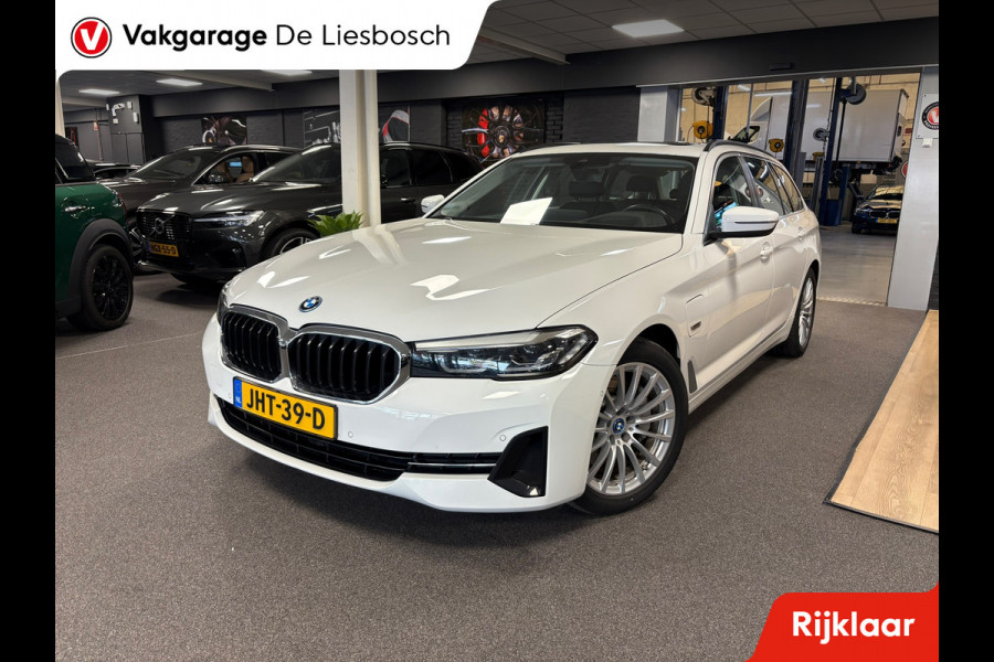 BMW 5 Serie Touring 520e Business Edition Plus / leder /camera / panorama-dak / head-up