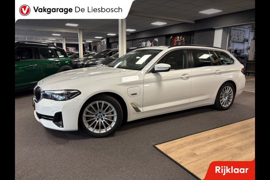 BMW 5 Serie Touring 520e Business Edition Plus / leder /camera / panorama-dak / head-up