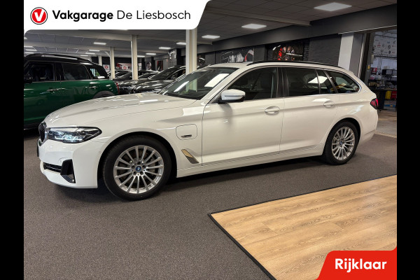 BMW 5 Serie Touring 520e Business Edition Plus / leder /camera / panorama-dak / head-up