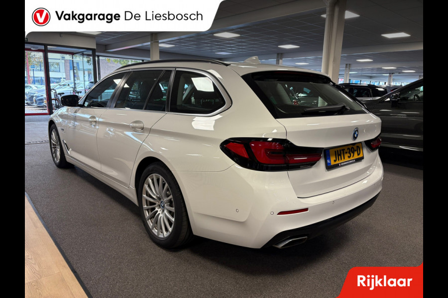 BMW 5 Serie Touring 520e Business Edition Plus / leder /camera / panorama-dak / head-up