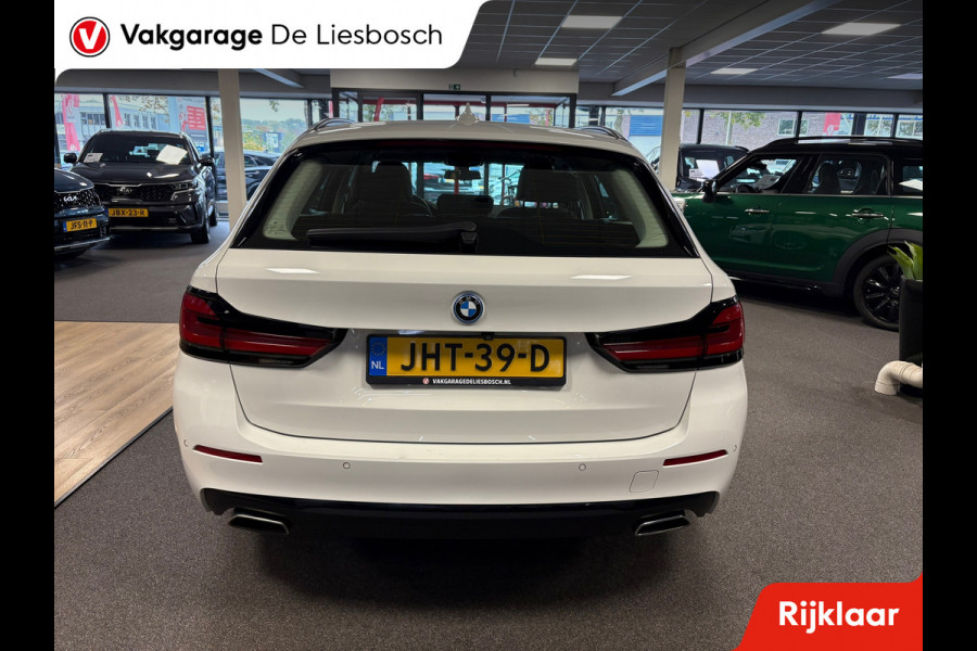 BMW 5 Serie Touring 520e Business Edition Plus / leder /camera / panorama-dak / head-up