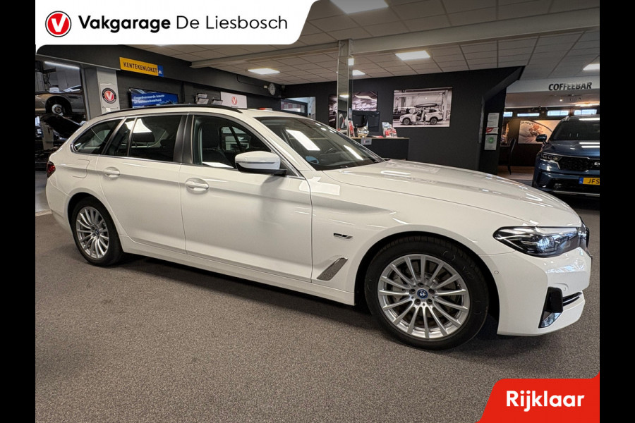 BMW 5 Serie Touring 520e Business Edition Plus / leder /camera / panorama-dak / head-up