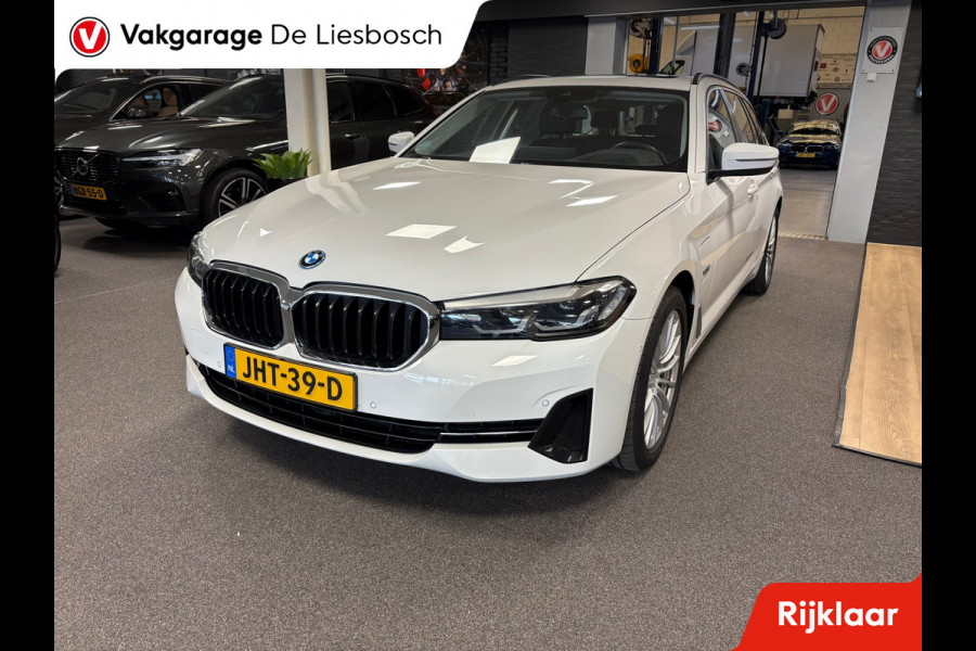 BMW 5 Serie Touring 520e Business Edition Plus / leder /camera / panorama-dak / head-up