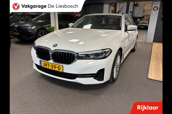 BMW 5 Serie Touring 520e Business Edition Plus / leder /camera / panorama-dak / head-up