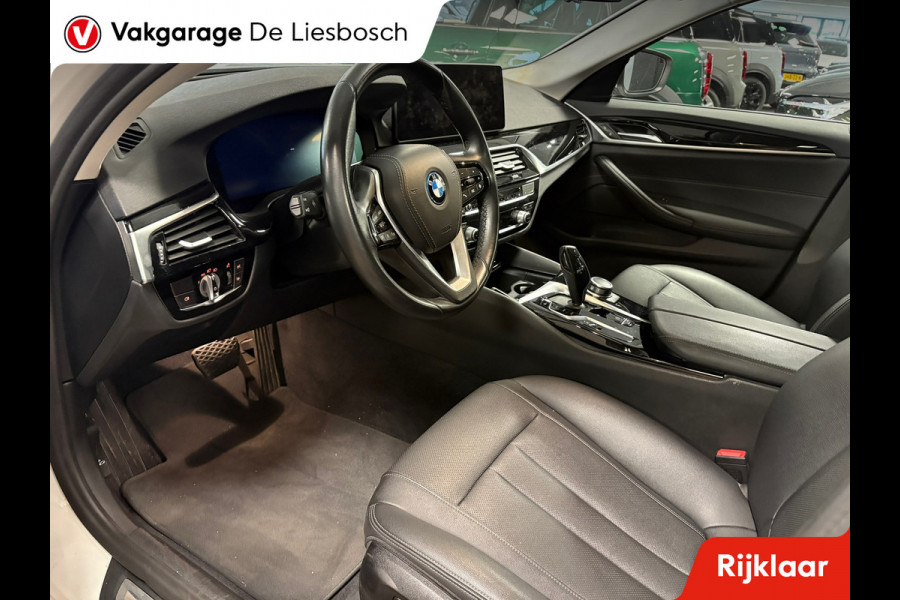 BMW 5 Serie Touring 520e Business Edition Plus / leder /camera / panorama-dak / head-up