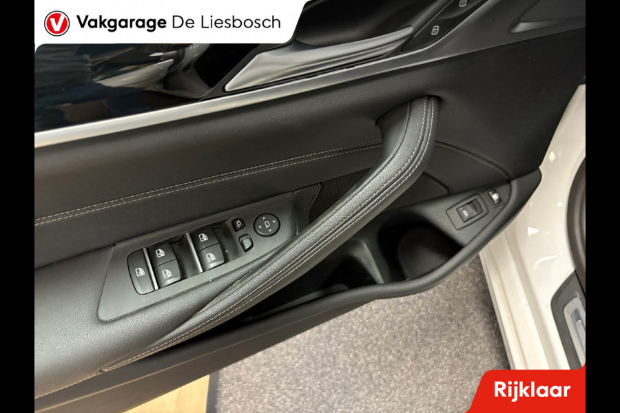 BMW 5 Serie Touring 520e Business Edition Plus / leder /camera / panorama-dak / head-up