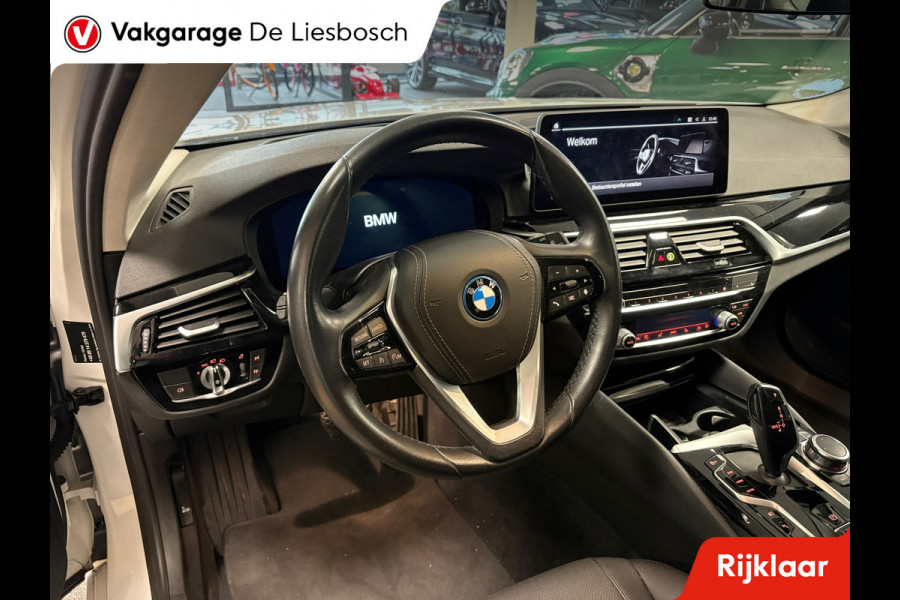 BMW 5 Serie Touring 520e Business Edition Plus / leder /camera / panorama-dak / head-up