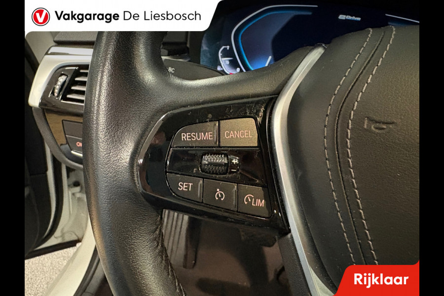 BMW 5 Serie Touring 520e Business Edition Plus / leder /camera / panorama-dak / head-up