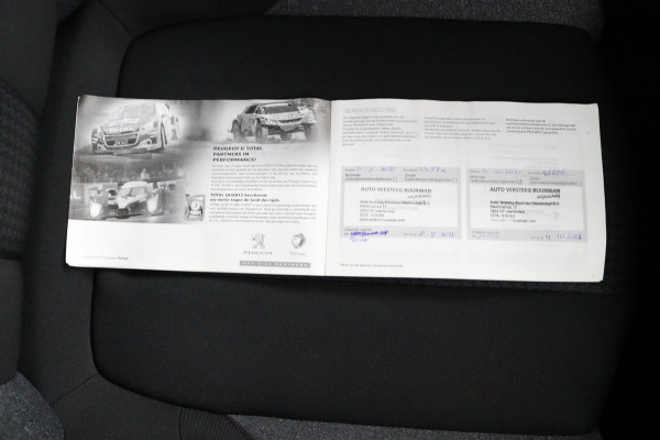 Peugeot 5008 1.2 PureTech*NAVI*CAM*HAAK*CRUISE*ECC*CARPLAY*7PER