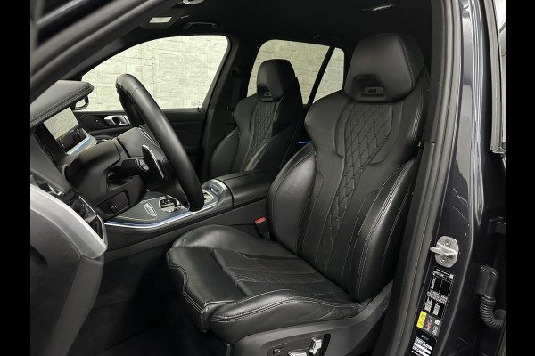 BMW X5 45e M-Stoelen | M-Performance | 360 Camera | ACC | Indiv. Leder | Harman-Kardon | Laser-LED | Keyless-Entry | Stoelventilatie | Head-Up | Memory | 21'' | Sfeerverlichting | Trekhaak | Luchtvering | Rij-Assistent Pro | Carplay | Black-Optic | Draadloos Laden.
