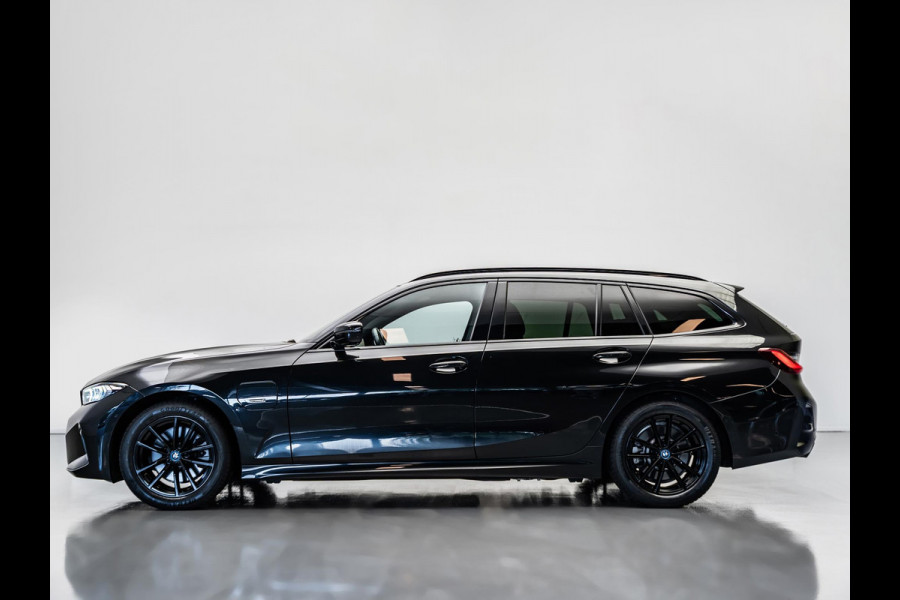 BMW 3 Serie Touring 330e |M-Pakket|Facelift|Ambient|Elek. Stoelen|Dodehoek|