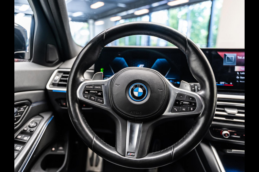 BMW 3 Serie Touring 330e |M-Pakket|Facelift|Ambient|Elek. Stoelen|Dodehoek|