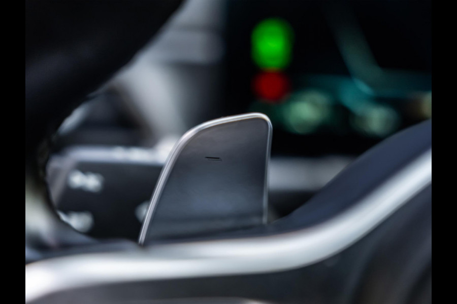 BMW 3 Serie Touring 330e |M-Pakket|Facelift|Ambient|Elek. Stoelen|Dodehoek|