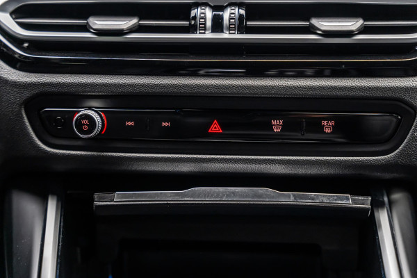 BMW 3 Serie Touring 330e |M-Pakket|Facelift|Ambient|Elek. Stoelen|Dodehoek|