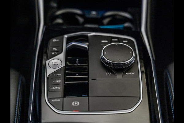 BMW 3 Serie Touring 330e |M-Pakket|Facelift|Ambient|Elek. Stoelen|Dodehoek|