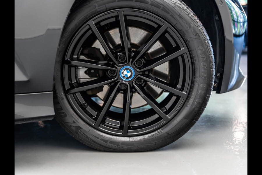 BMW 3 Serie Touring 330e |M-Pakket|Facelift|Ambient|Elek. Stoelen|Dodehoek|