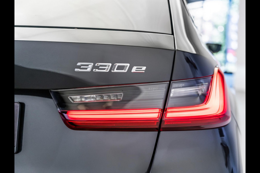 BMW 3 Serie Touring 330e |M-Pakket|Facelift|Ambient|Elek. Stoelen|Dodehoek|