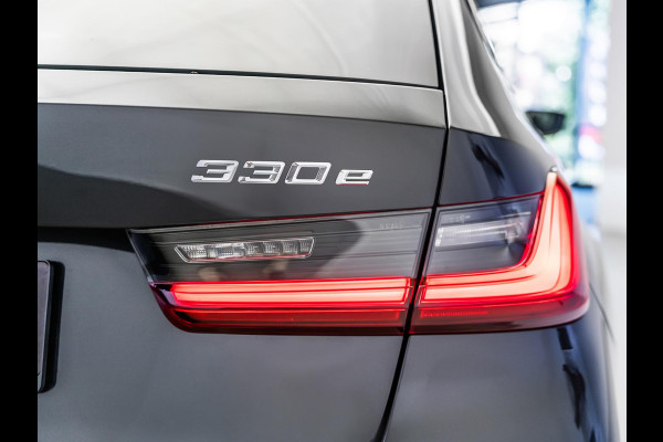 BMW 3 Serie Touring 330e |M-Pakket|Facelift|Ambient|Elek. Stoelen|Dodehoek|