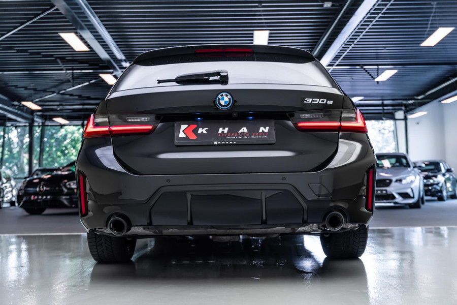 BMW 3 Serie Touring 330e |M-Pakket|Facelift|Ambient|Elek. Stoelen|Dodehoek|