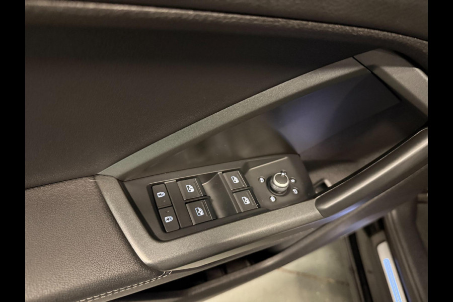 Audi Q3 Sportback 45 TFSI e 2X S-LINE BLACK-LINE 19'' V-COCKPIT/NAVI/DAB/LED/ECC/PDC/CRUISE/KEYLESS///