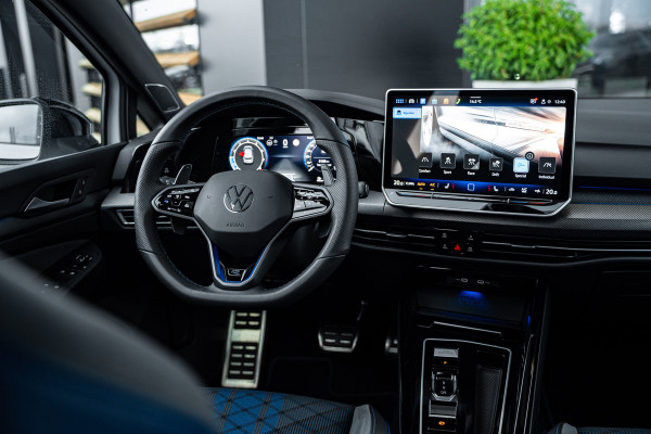 Volkswagen Golf 8.5 R 2.0 TSI 4Motion - R Performance Pack | Akrapovic | Panorama | H&K | Elek. Trekhaak