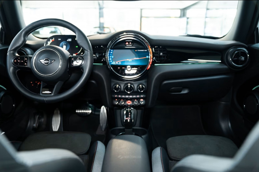 MINI 1.5 Cooper John Cooper Works ** LED, JCW SPORTST, PANORAMA, ACC, HuD, VERW. STUUR ** 1e EIG - 24.550km. - UNFALLFREI ** ** INFORMEER OOK NAAR ONZE AANTREKKELIJKE FINANCIAL-LEASE TARIEVEN **