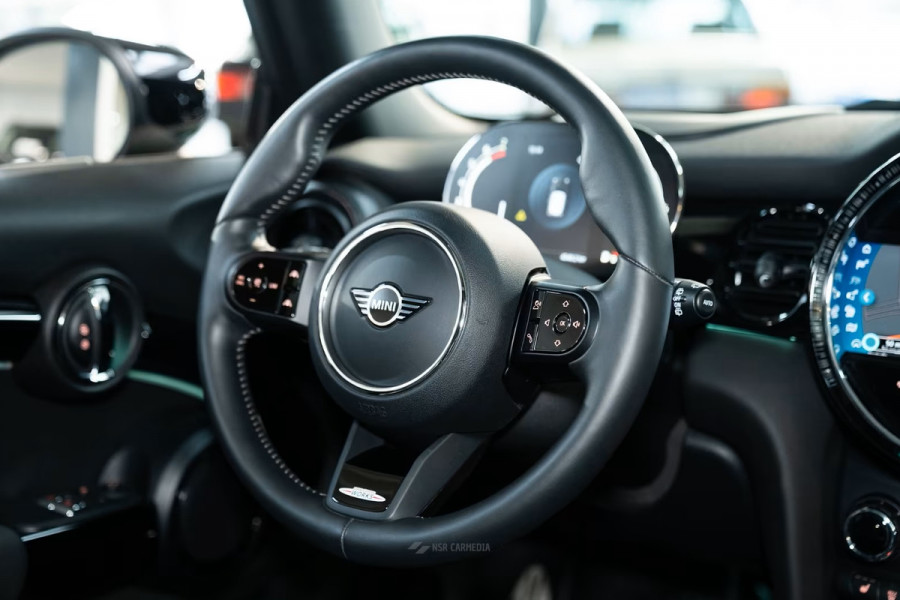 MINI 1.5 Cooper John Cooper Works ** LED, JCW SPORTST, PANORAMA, ACC, HuD, VERW. STUUR ** 1e EIG - 24.550km. - UNFALLFREI ** ** INFORMEER OOK NAAR ONZE AANTREKKELIJKE FINANCIAL-LEASE TARIEVEN **