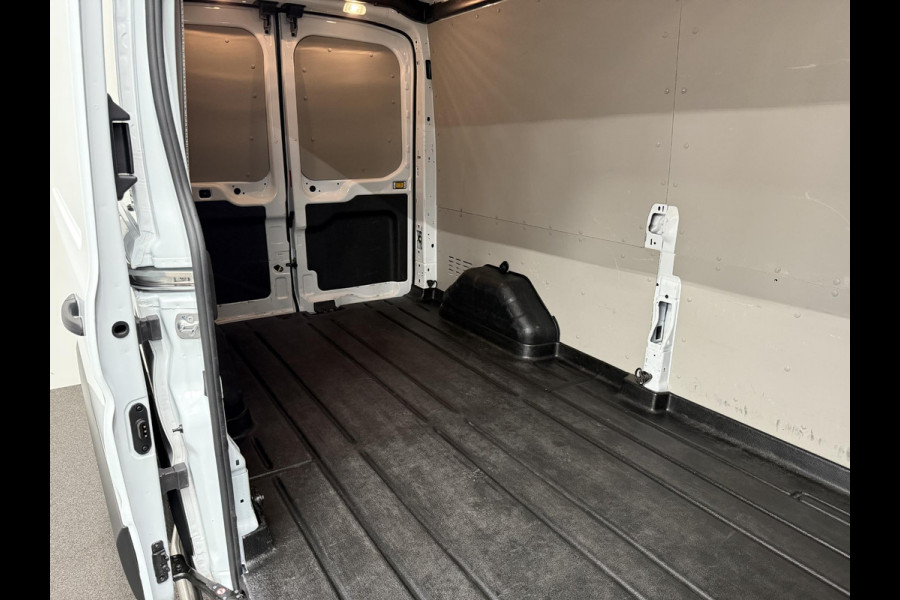 Ford Transit 330 2.0 TDCI Automaat L3H2 Trend Airco Navi Trekhaak Cruise Control Camera Side bars Ford Transit 330 2.0 TDCI Automaat L3H2 Trend Airco Navi Trekhaak Cruise Control Camera Side bars