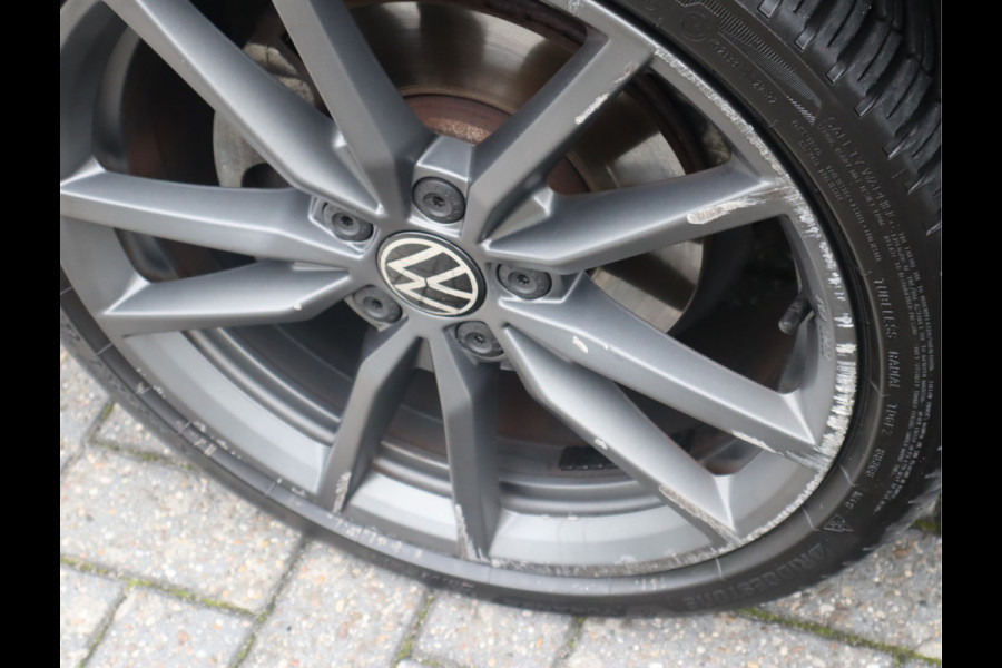 Volkswagen Golf 1.5 TSI Life Business / LED