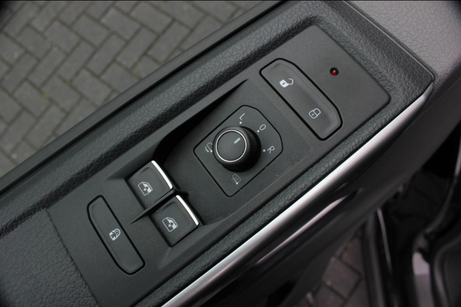 Volkswagen Transporter 2.0 TDI L2H1 150PK JB-EDITION DSG / PDC / VERLAGINGSVEREN / LEDEREN BEKLEDING / FULL / APPLE CARPLAY / NAVI
