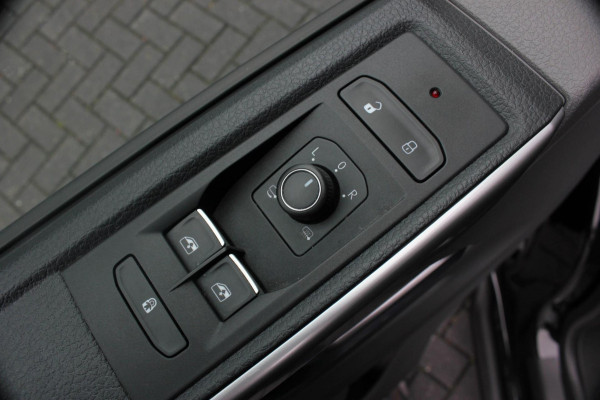 Volkswagen Transporter 2.0 TDI L2H1 150PK JB-EDITION DSG / PDC / VERLAGINGSVEREN / LEDEREN BEKLEDING / FULL / APPLE CARPLAY / NAVI