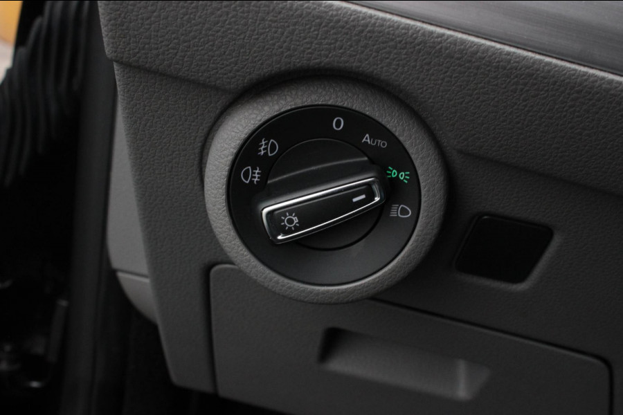 Volkswagen Transporter 2.0 TDI L2H1 150PK JB-EDITION DSG / PDC / VERLAGINGSVEREN / LEDEREN BEKLEDING / FULL / APPLE CARPLAY / NAVI